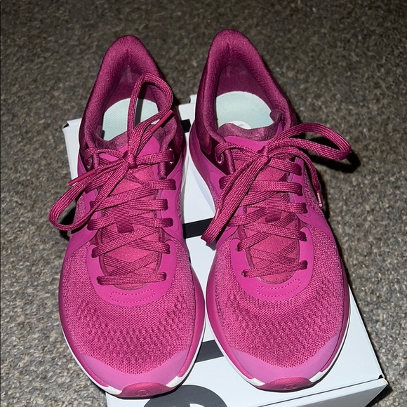 Lululemon chargefeel sneakers. 6 - Picture 2 of 8